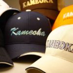 オリジナルキャップ作りは4ステップで簡単！費用や期間の目安もご紹介